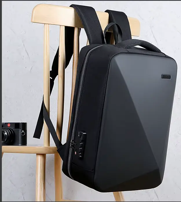 Poslovni laptop ranac CoreAxis – crni vodootporan ranac sa USB priključkom i ergonomskim dizajnom