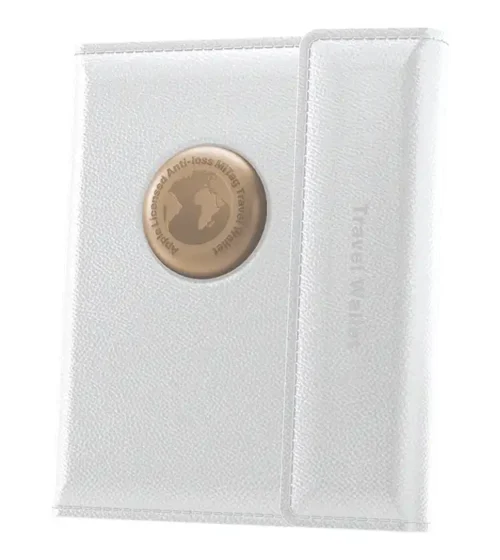 Kožni putni novčanik za pasoš sa ugrađenim Bluetooth trackerom, bele boje, položen na prtljag