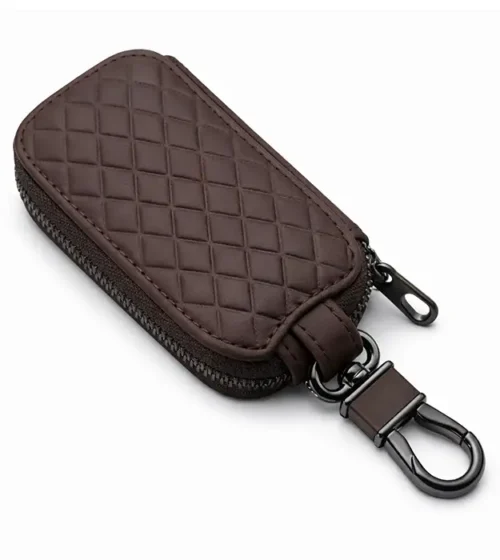 Tamno braon prošivena kožna futrola za ključeve sa metalnom karabinom i rajsferšlus zatvaranjem